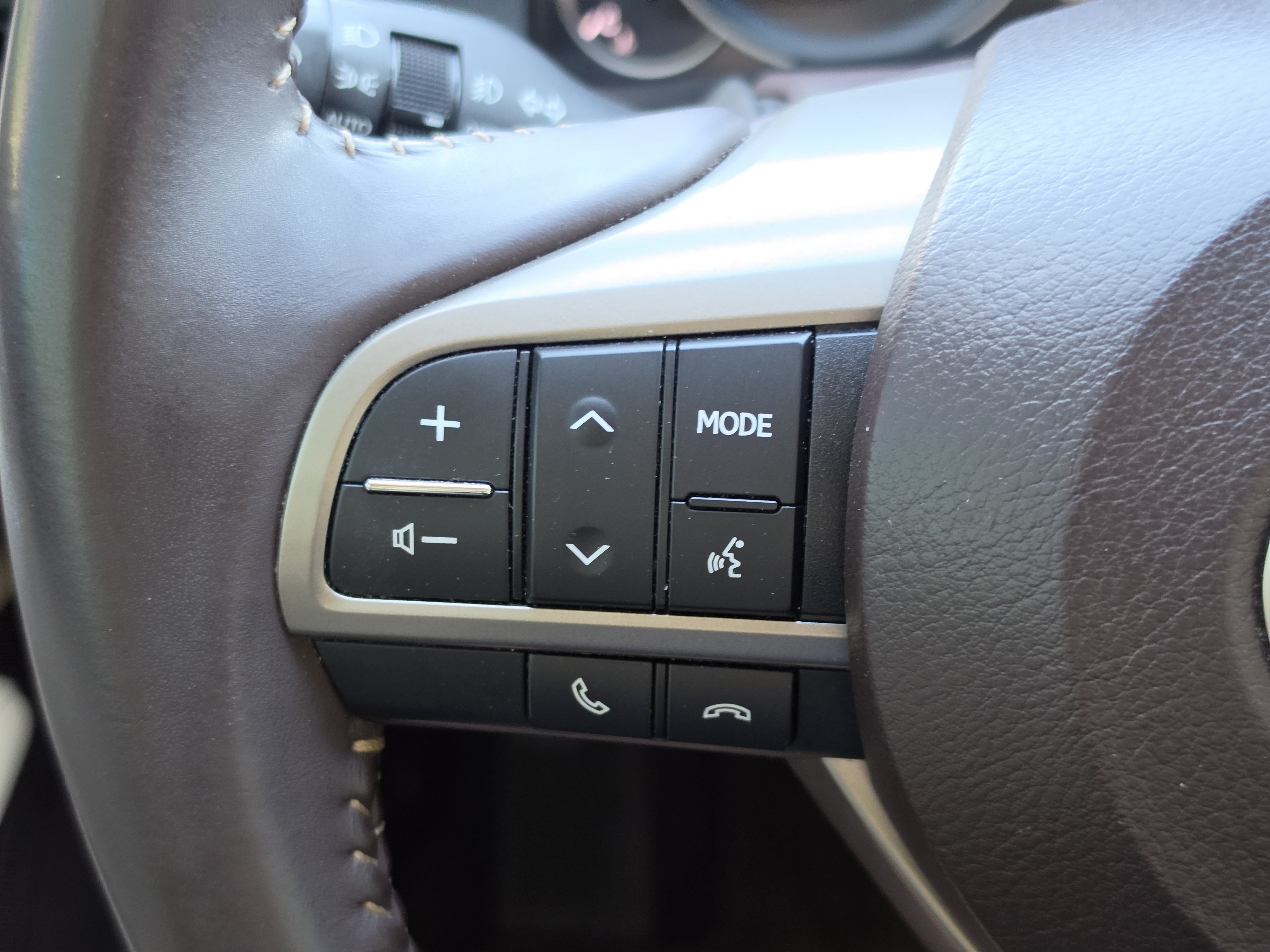 Used 2016 Lexus ES 350 w/ Premium Package w/Wood Trim FWD image 17