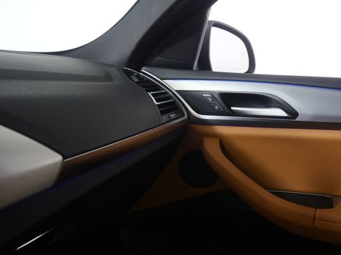 Certified 2025 BMW X4 xDrive30i image 27