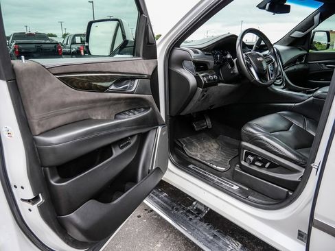 Used 2017 Cadillac Escalade Platinum AWD/4WD image 33