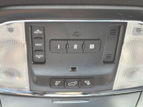 Used 2020 Jeep Grand Cherokee Limited w/ Premium Lighting Group AWD/4WD image 35