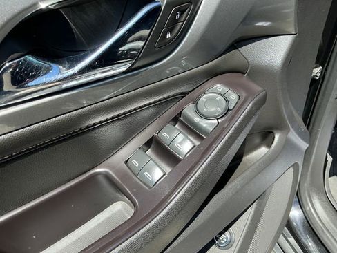 Used 2020 Chevrolet Traverse LT AWD/4WD image 7