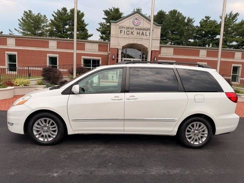 Used 2010 Toyota Sienna FWD image 9