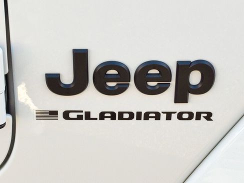 Used 2024 Jeep Gladiator Sport image 16