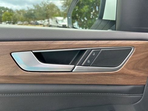 New 2026 Volkswagen Atlas SE image 18