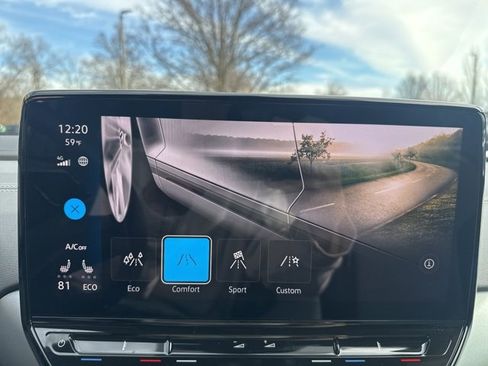 Used 2023 Volkswagen ID.4 Pro image 26