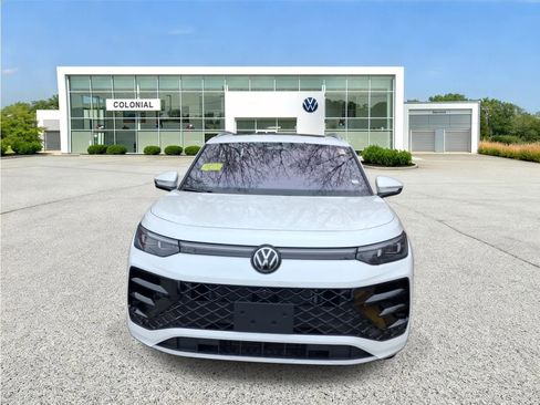 New 2026 Volkswagen Tiguan SEL R-Line AWD/4WD image 3
