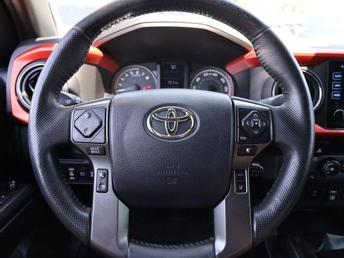 Used 2019 Toyota Tacoma TRD Sport w/ Technology Package AWD/4WD image 11