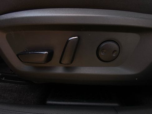 Used 2023 Nissan Rogue SV FWD image 10