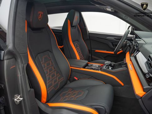 Used 2025 Lamborghini Urus SE image 21