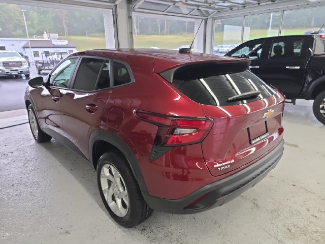 Certified 2024 Chevrolet Trax LS w/ LS Convenience Package FWD image 3