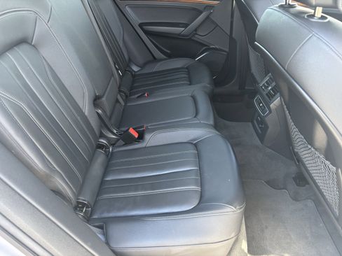 Used 2023 Audi Q5 2.0T Premium w/ Convenience Package image 12
