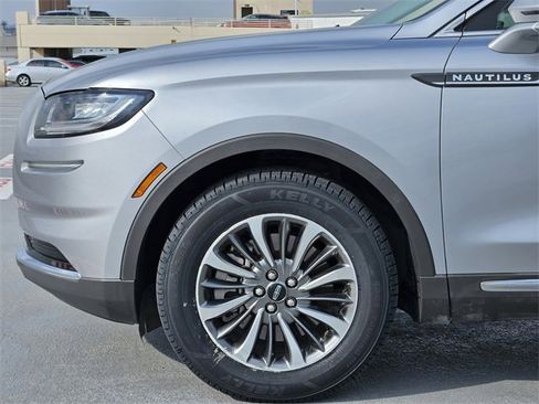 Certified 2021 Lincoln Nautilus Standard w/ Equipment Group 101A image 9