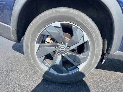 Used 2024 Nissan Rogue SV AWD/4WD image 11