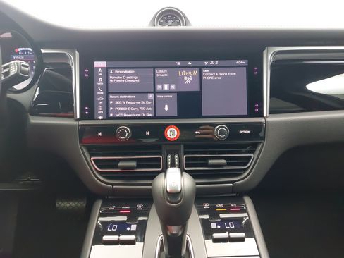Certified 2026 Porsche Macan Turbo AWD/4WD image 22