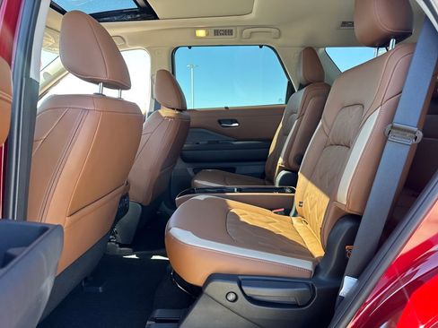 New 2026 Nissan Pathfinder Platinum image 13