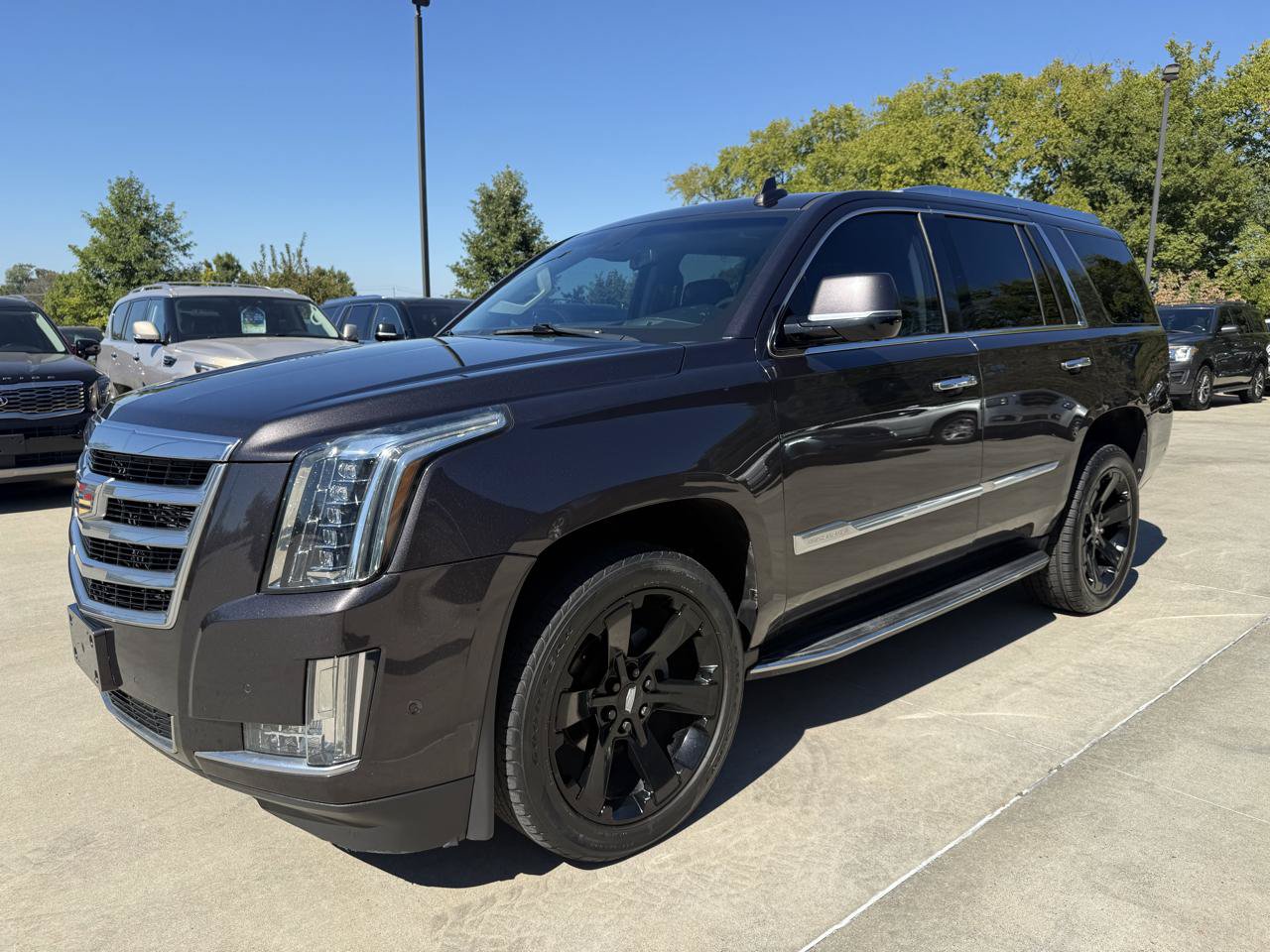 Used 2018 Cadillac Escalade Luxury RWD image 1