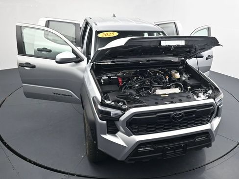 Used 2025 Toyota Tacoma TRD Off-Road AWD/4WD image 44