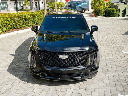 Used 2025 Cadillac Escalade Sport Platinum w/ LPO, ONYX Package image 4