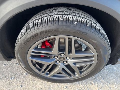 Used 2025 Ford Explorer ST-Line w/ ST-Line Street Pack image 32