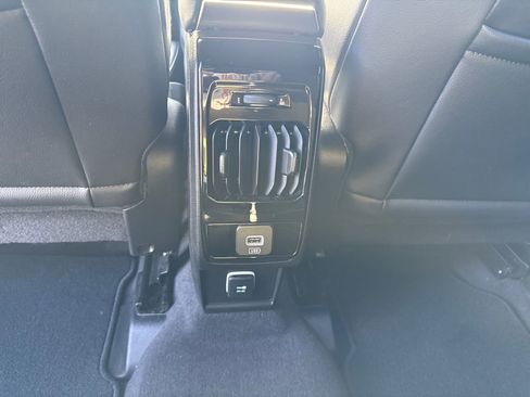 Used 2023 Jeep Compass Latitude image 29