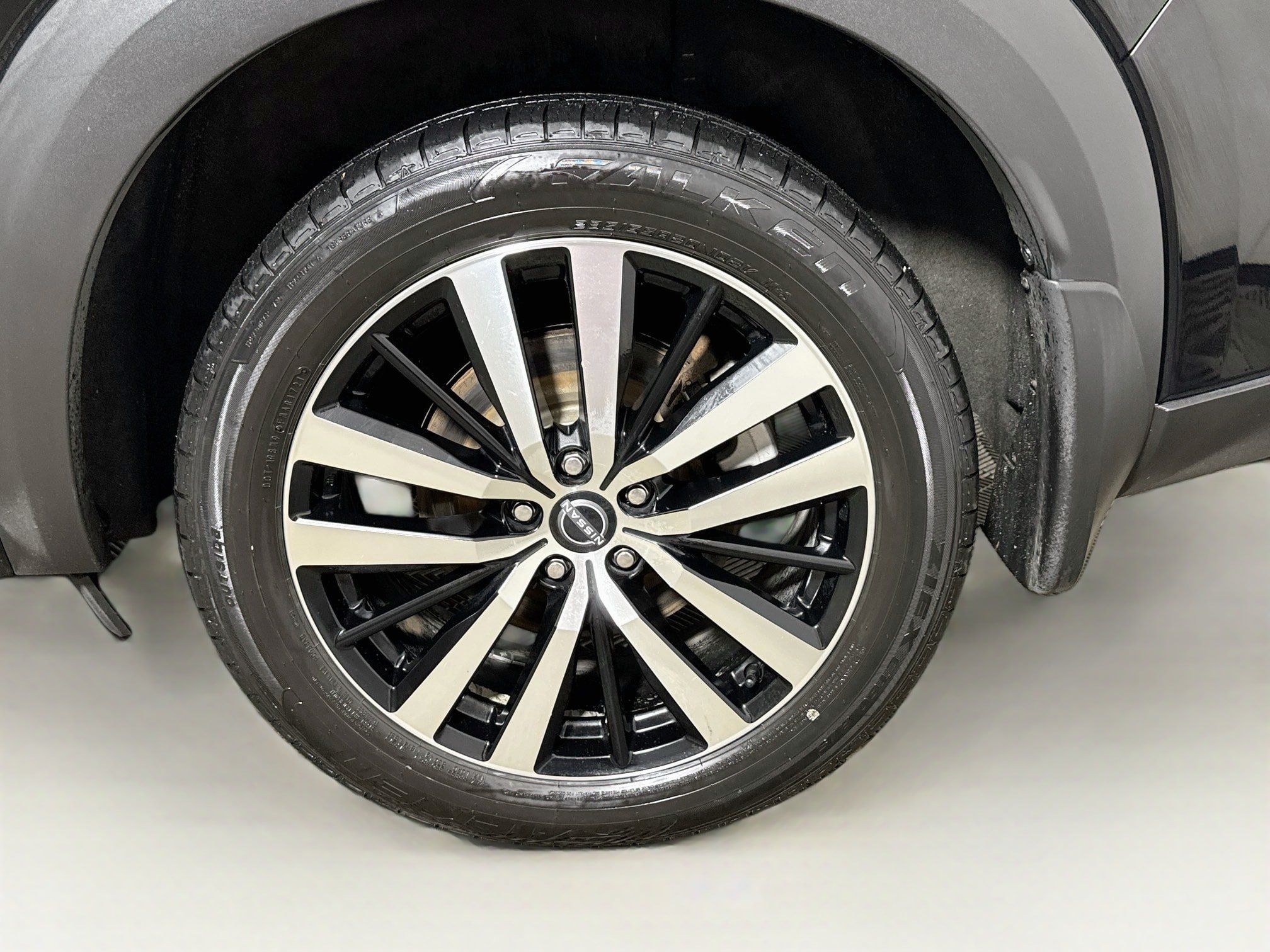 Used 2024 Nissan Pathfinder Platinum AWD/4WD image 30