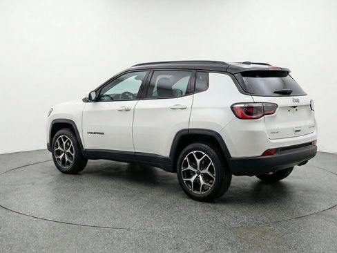 Used 2025 Jeep Compass Limited AWD/4WD image 6