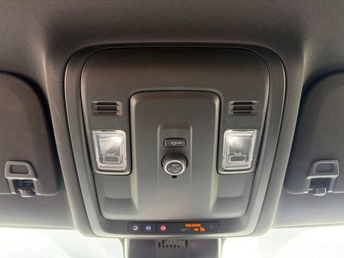 Used 2025 Chevrolet Suburban Z71 AWD/4WD image 11