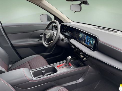 New 2026 Nissan Kicks SR w/ SR Premium Package image 19