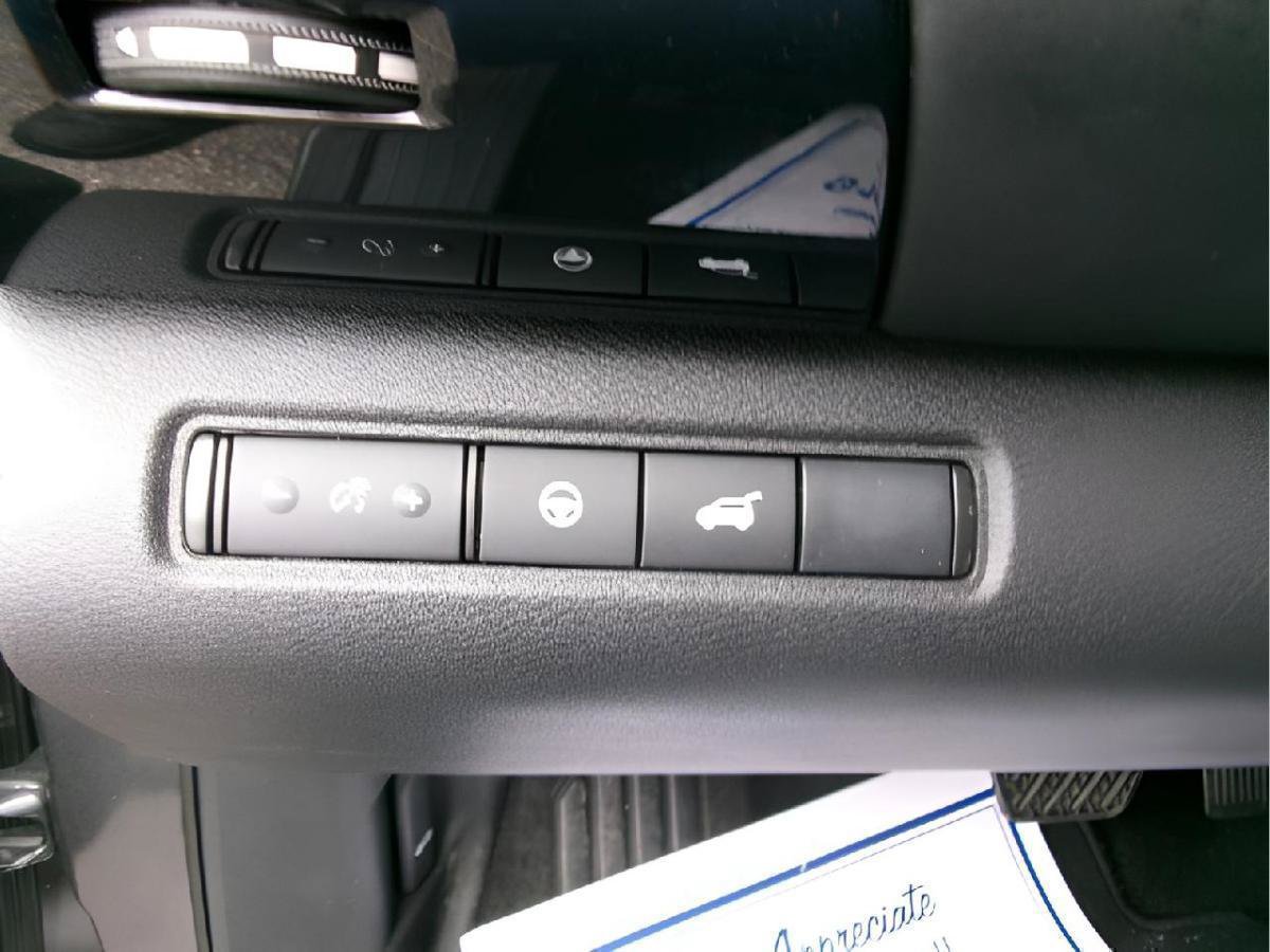 Used 2025 Nissan Pathfinder SV AWD/4WD image 15
