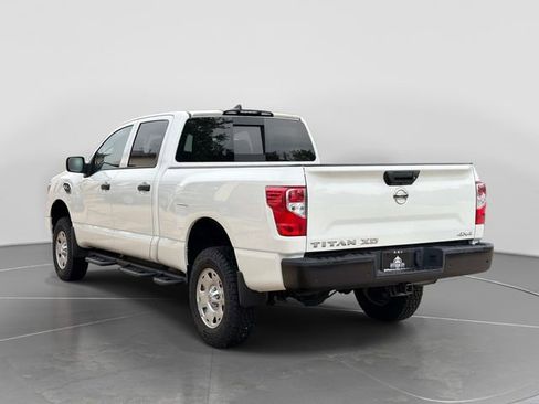 Used 2022 Nissan Titan S w/ HD Front GAWR Package AWD/4WD image 6