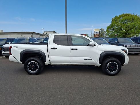 Used 2024 Toyota Tacoma TRD Off-Road AWD/4WD image 7