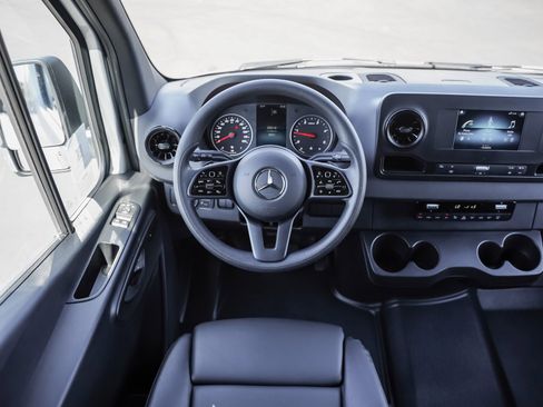 Used 2024 Mercedes-Benz Sprinter 2500 image 15