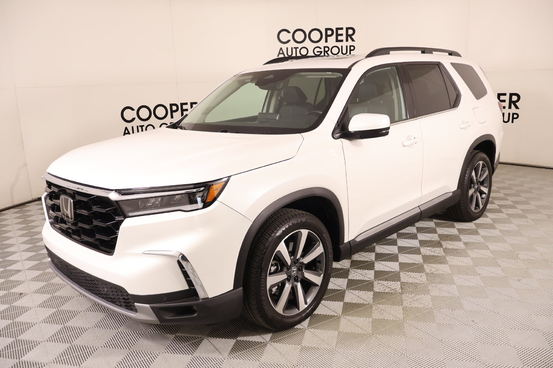 Used 2025 Honda Pilot Touring image 10