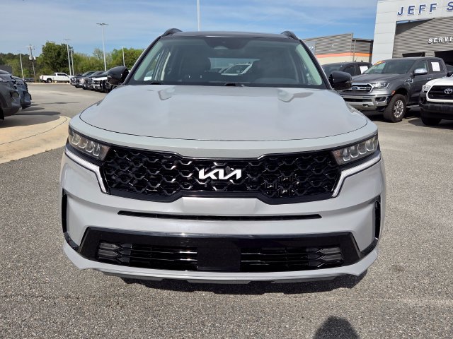Used 2023 Kia Sorento EX w/ Panoramic Sunroof Package FWD image 2
