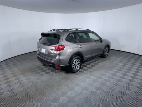 Used 2023 Subaru Forester Premium image 8