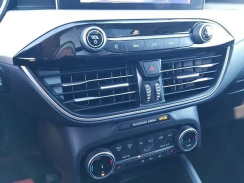 Certified 2022 Ford Escape SE w/ SE Sport Appearance Package image 23