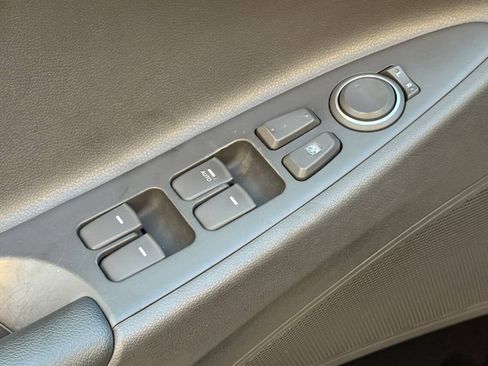 Used 2011 Hyundai Sonata GLS FWD image 16