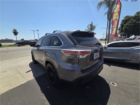 Used 2016 Toyota Highlander XLE FWD image 7