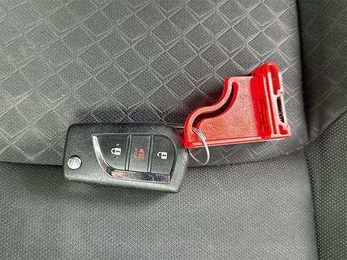 Used 2021 Toyota C-HR LE image 45