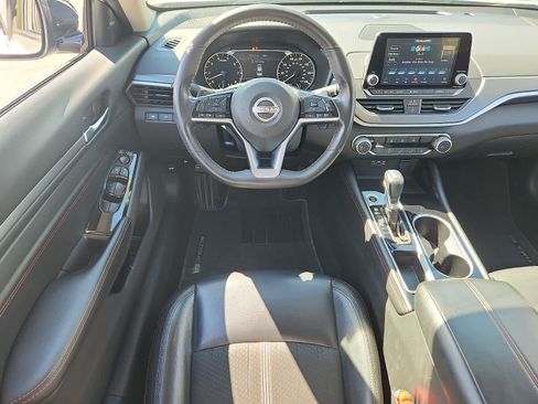 Used 2023 Nissan Altima 2.5 SR FWD image 12