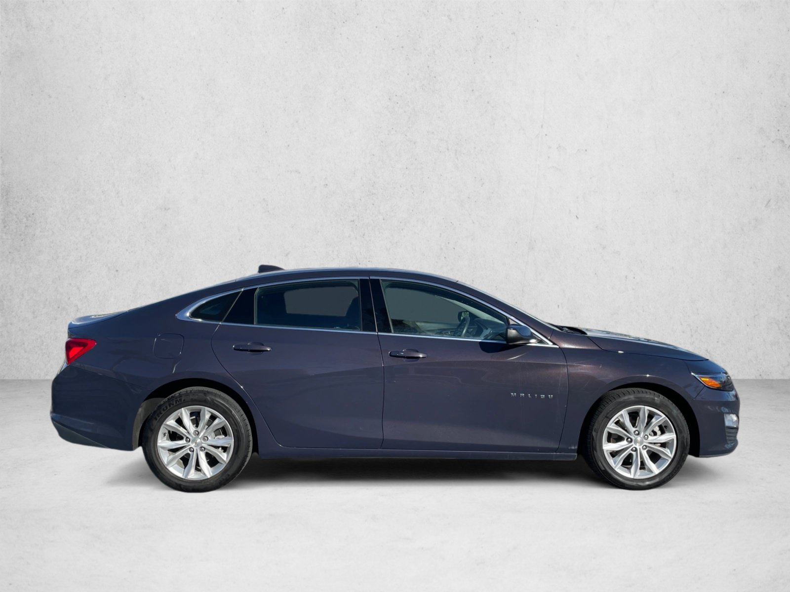 Used 2025 Chevrolet Malibu LT FWD image 4