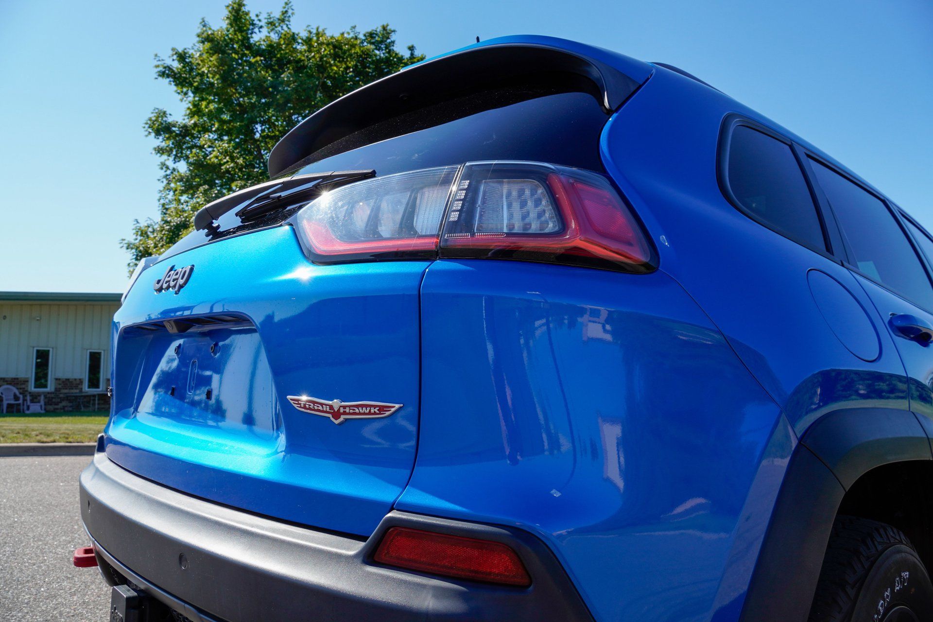 Used 2019 Jeep Cherokee Trailhawk AWD/4WD image 30