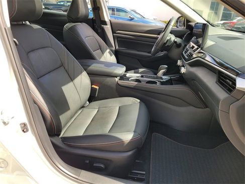 Used 2024 Nissan Altima 2.0 SR image 26