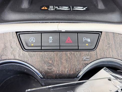Used 2022 GMC Acadia Denali w/ Denali Ultimate Package FWD image 59