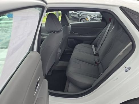 New 2026 Hyundai Elantra SE FWD image 14