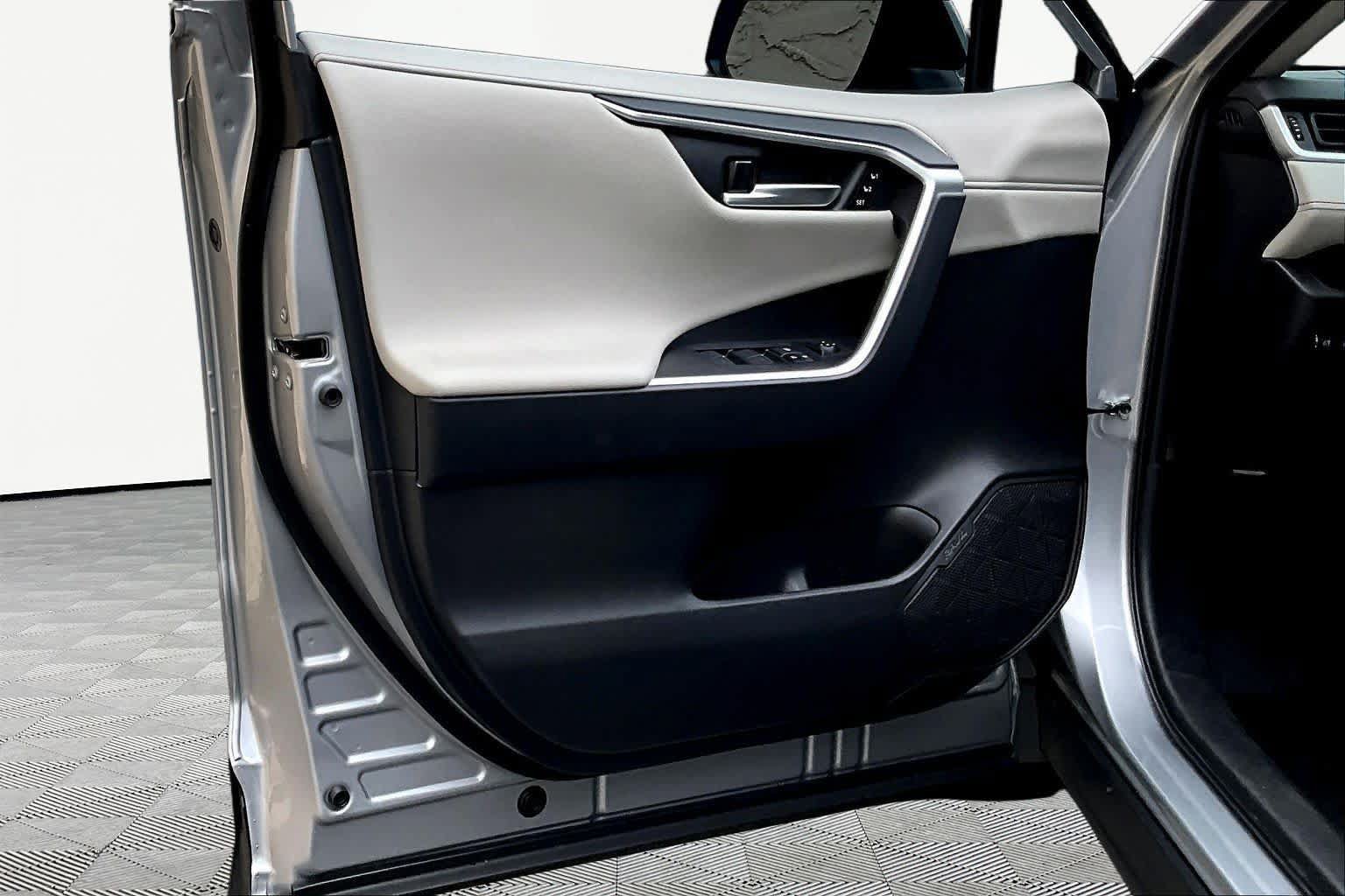 Certified 2025 Toyota RAV4 Limited FWD image 22