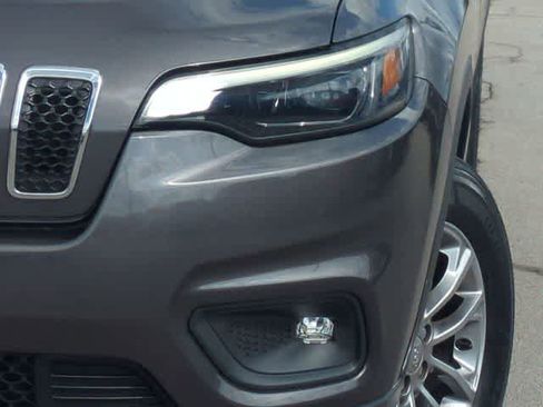 Used 2019 Jeep Cherokee Latitude Plus image 11