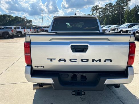 Used 2024 Toyota Tacoma TRD Sport AWD/4WD image 6