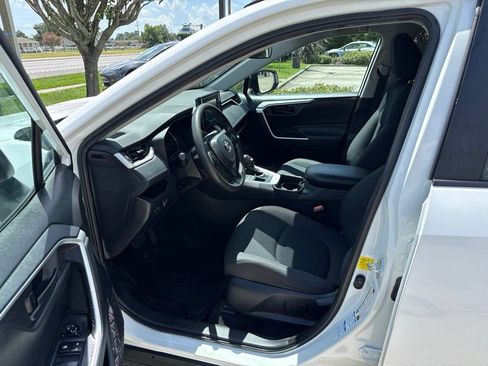 Used 2021 Toyota RAV4 LE AWD/4WD image 9