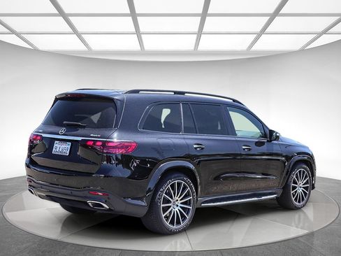 Used 2024 Mercedes-Benz GLS 580 4MATIC image 3